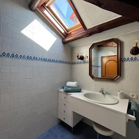 Attic Lagoon View شقة